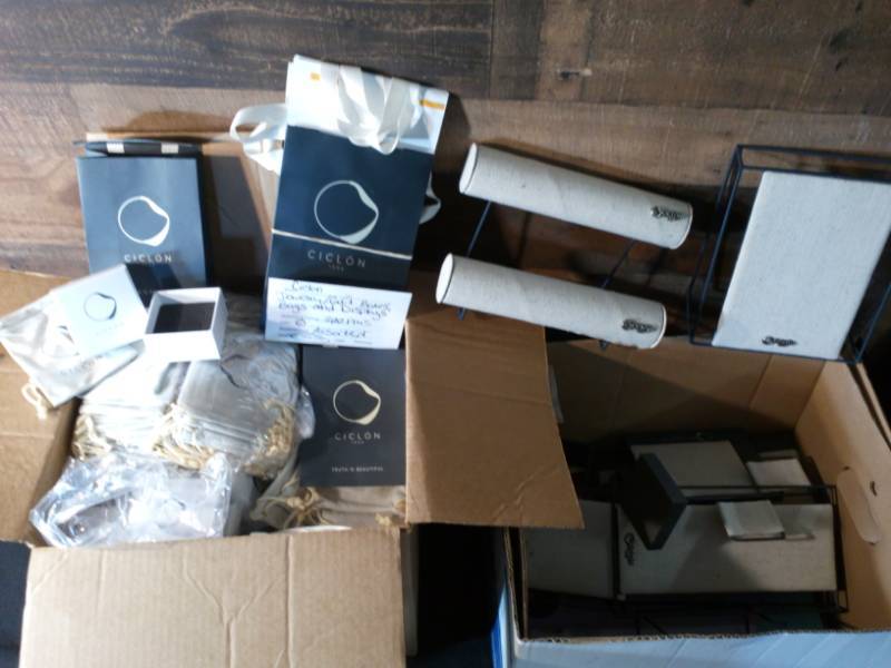 lot 137 image: Ciclon Jewelry  Gift Boxes, Bags and Displays