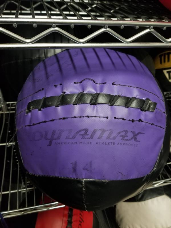 lot 1770 image: DynaMax 14 LB Medicine Ball