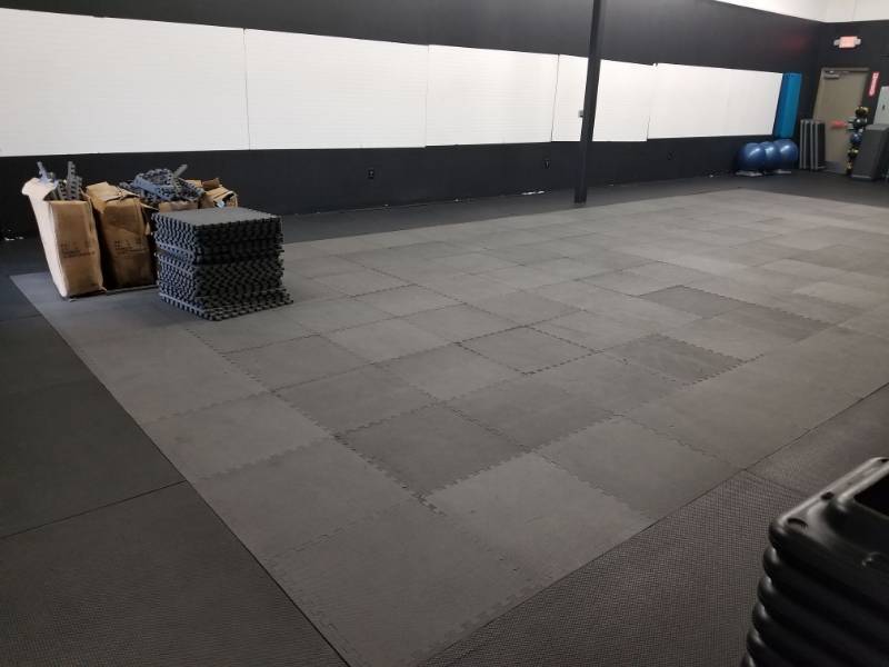 lot 1786 image: Gray Foam Fitness Flooring