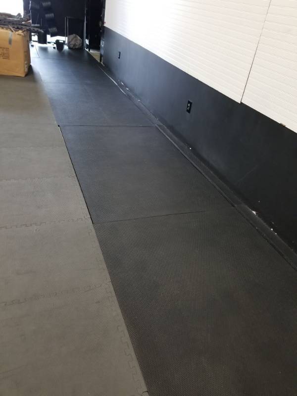 lot 1790 image: 12 Rubber Mats 4ft x 6ft