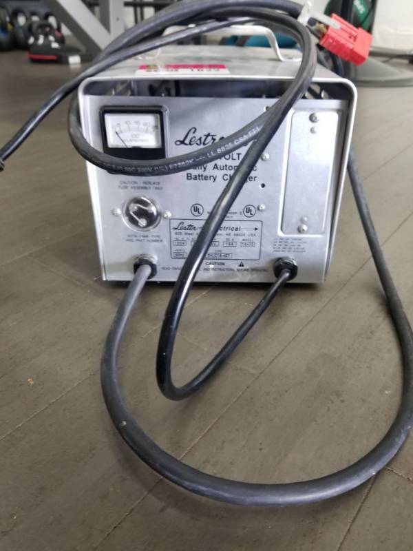 lot 1822 image: Lestronic 2 24V Battery Charger