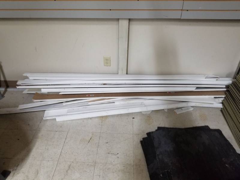 lot 1863 image: Various Lengths Used Molding