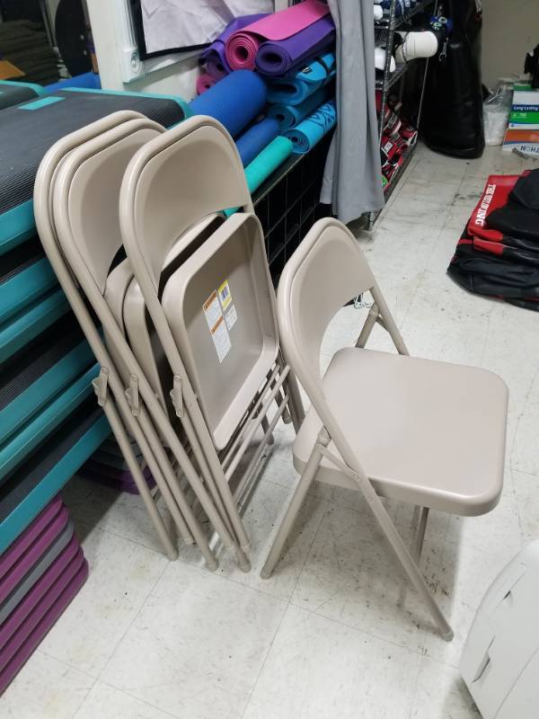 lot 1875 image: 4 Folding Chairs