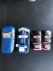 lot 9000 image: Boxing Pads and Gloves