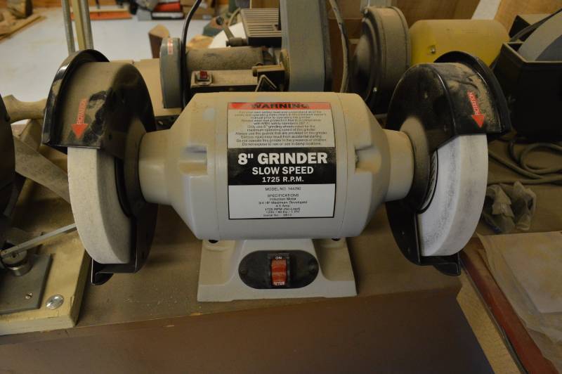 lot 6826 image: 8 Grinder Slow Speed 1725 RPM