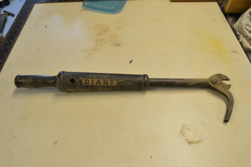 lot 6837 image: Giant Nail Puller