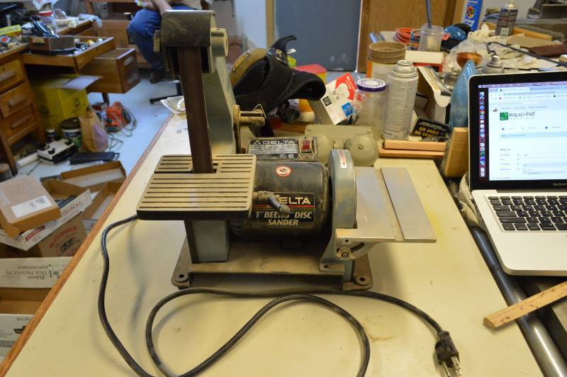 lot 6886 image: Delta 1 Belt  5 Disc Grinder