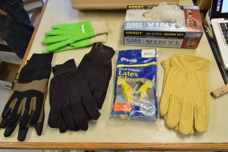 lot 6887 image: Assorted Gloves