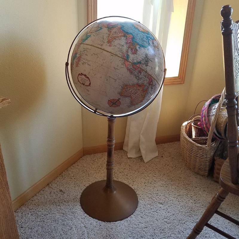 lot 6890 image: Globe on Stand