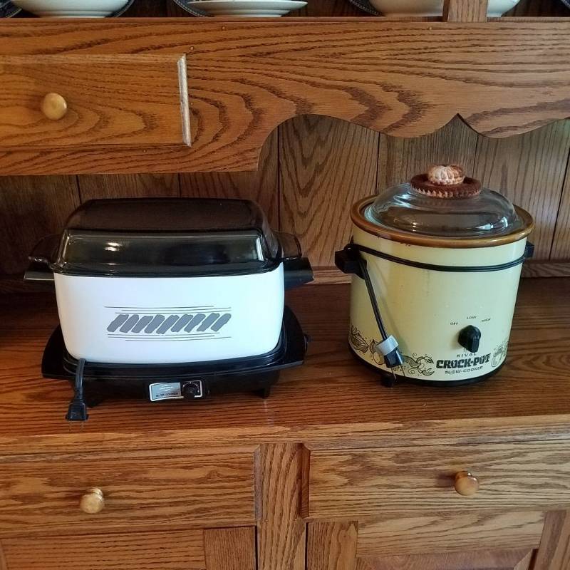 lot 6894 image: Crockpot and Slow Cooker