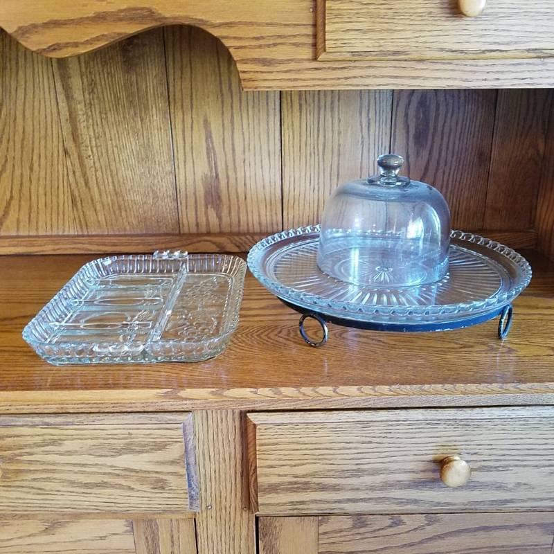 lot 6895 image: Cheese and Crackers Set & Relish Tray