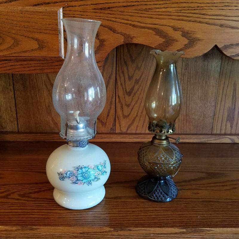 lot 6896 image: 2 Oil Lamps