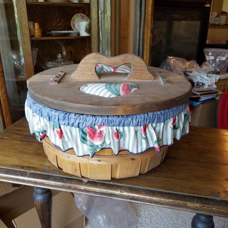 lot 6897 image: Picnic Basket
