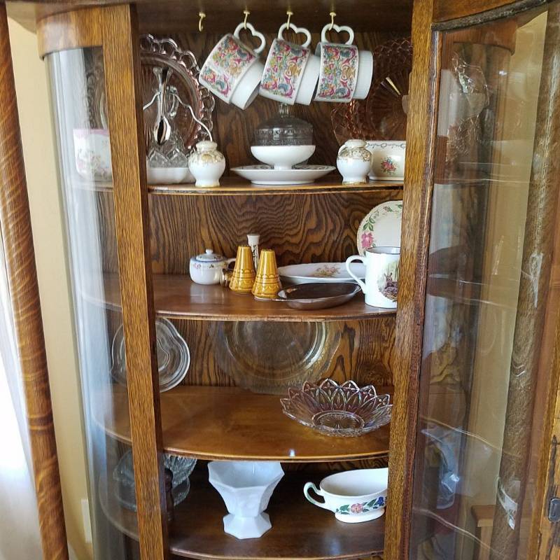 lot 6903 image: Contents of China Cabinet