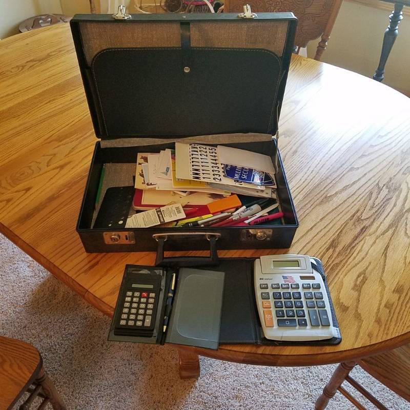 lot 6904 image: Briefcase and Miscellaneous Office Supplies