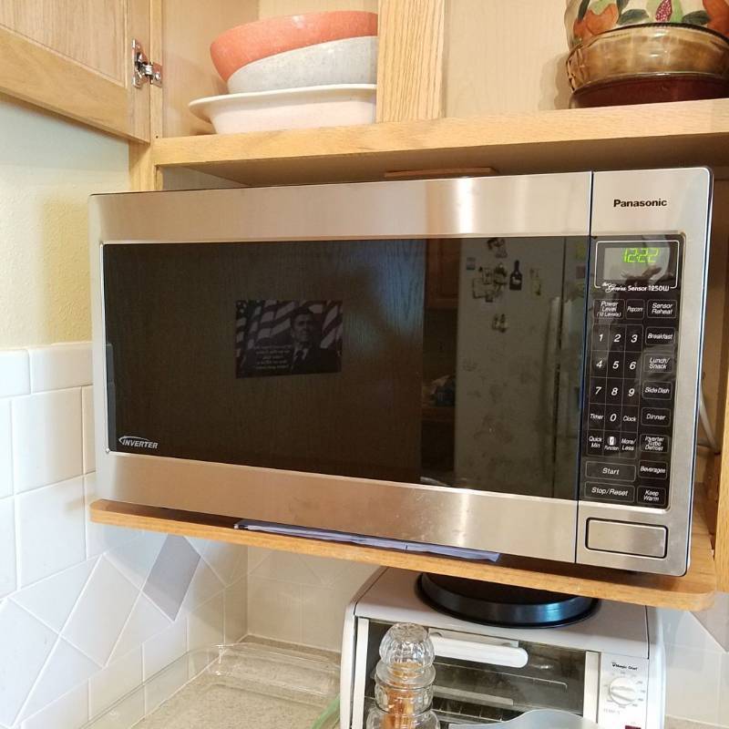 lot 6912 image: Panasonic Inverter Microwave