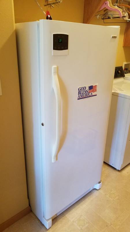 lot 6913 image: Kenmore Upright Freezer