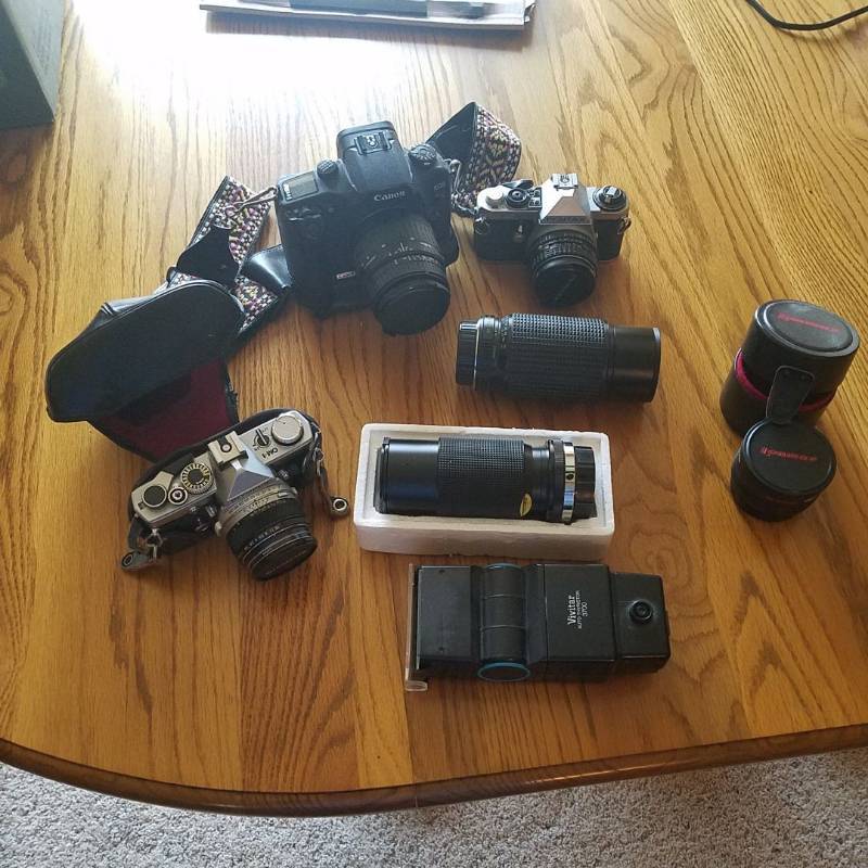 lot 6931 image: 3 - 35mm Cameras & Lenses and a Flash