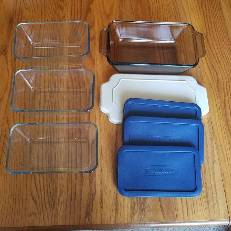lot 6935 image: 4 Loaf Dishes with Lids