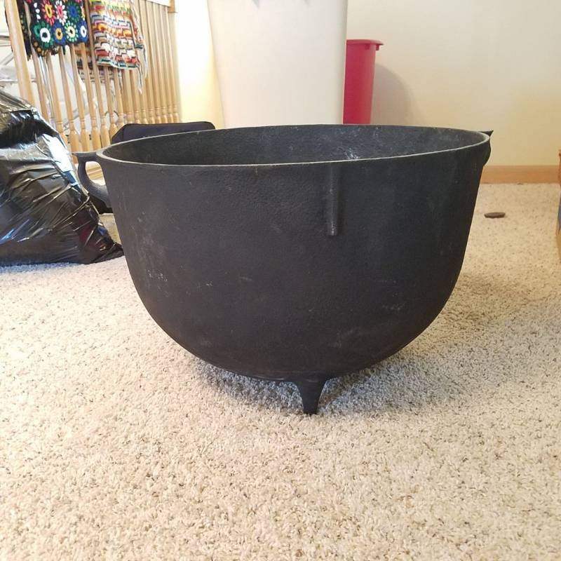 lot 6951 image: Cauldron - has small hole, about dime sized