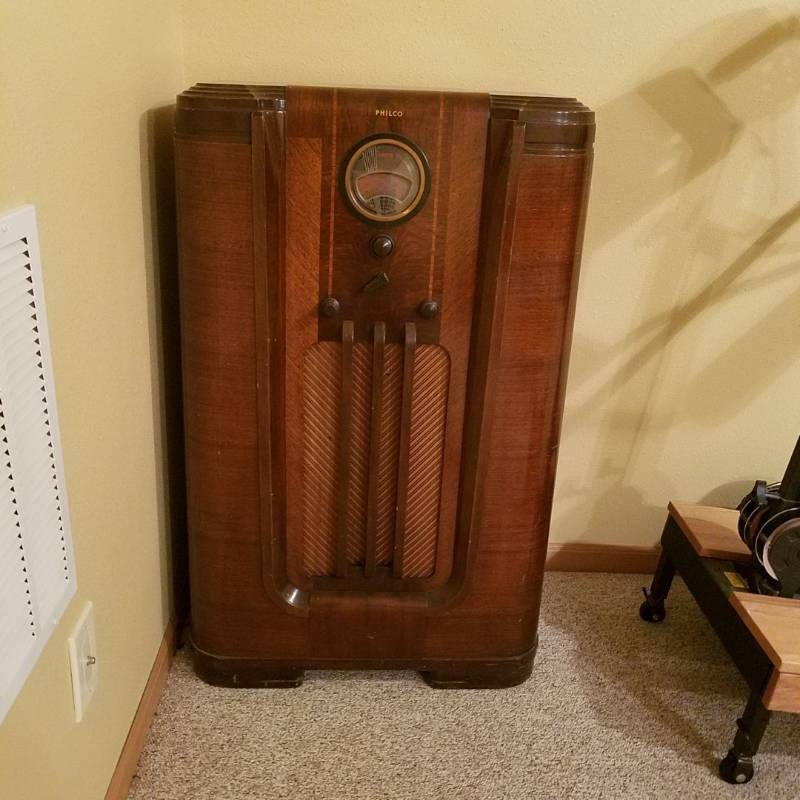 lot 6959 image: Philco Radio