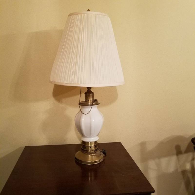 lot 6962 image: Table lamp