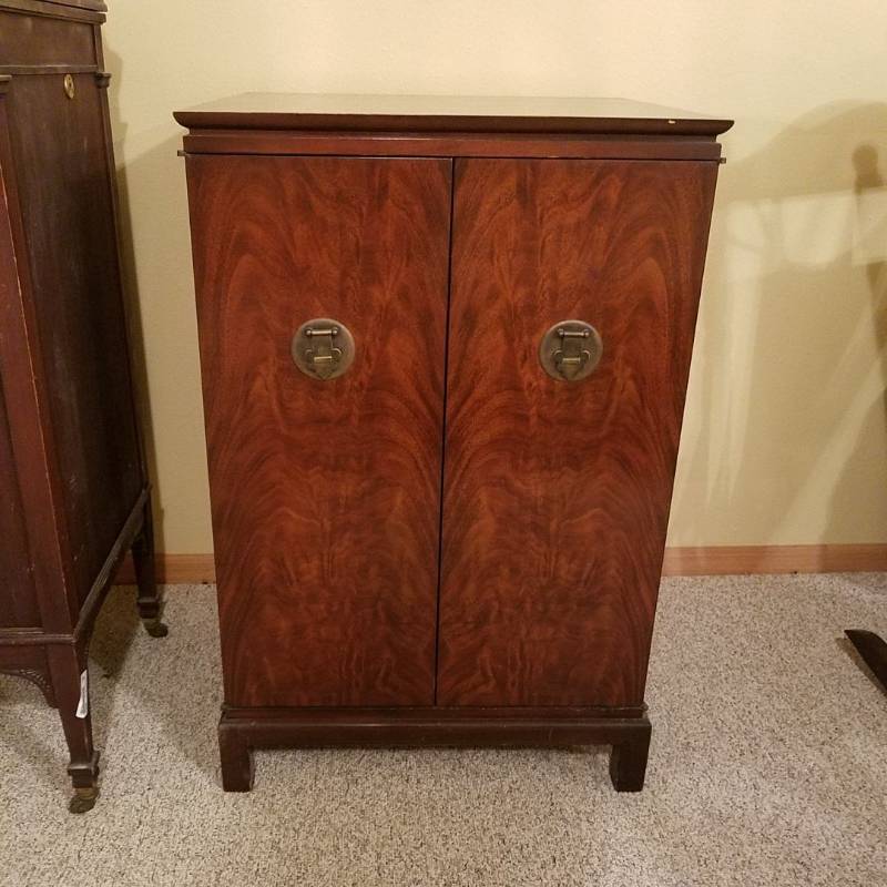 lot 6963 image: TV Cabinet