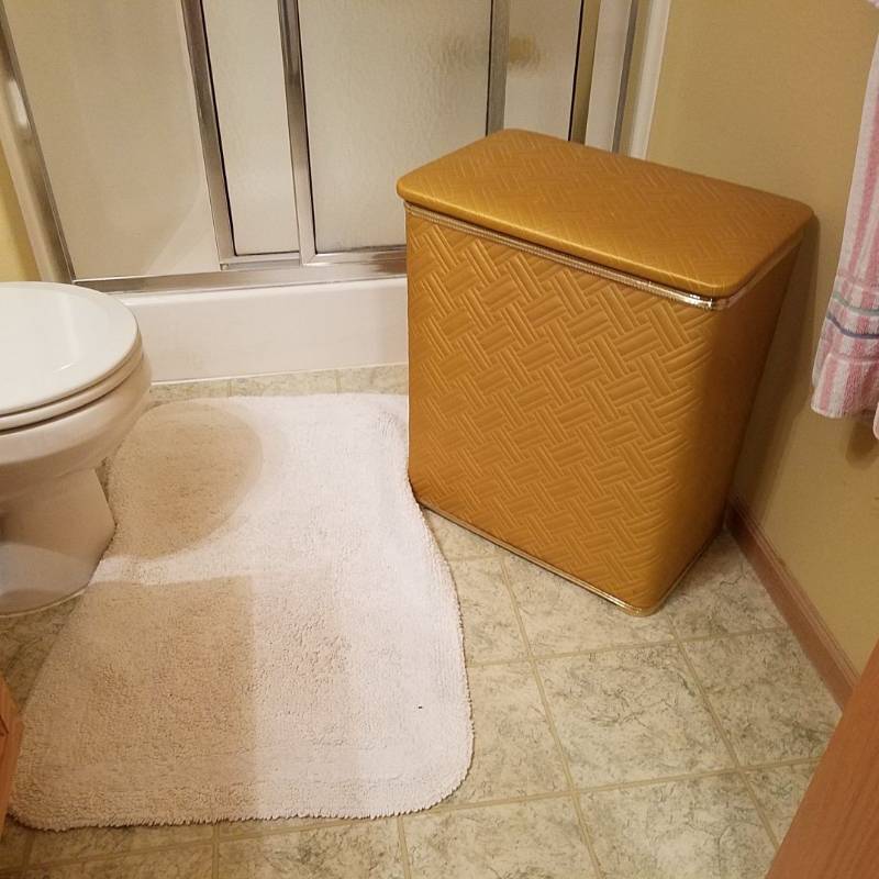 lot 7004 image: laundry hamper and rug