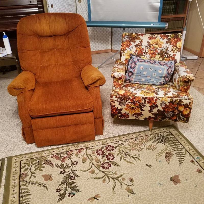 lot 7006 image: 2 Chairs
