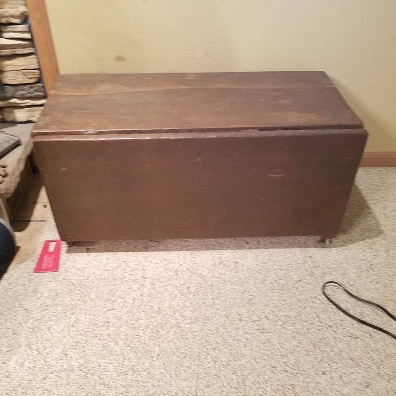 lot 7012 image: old wood box