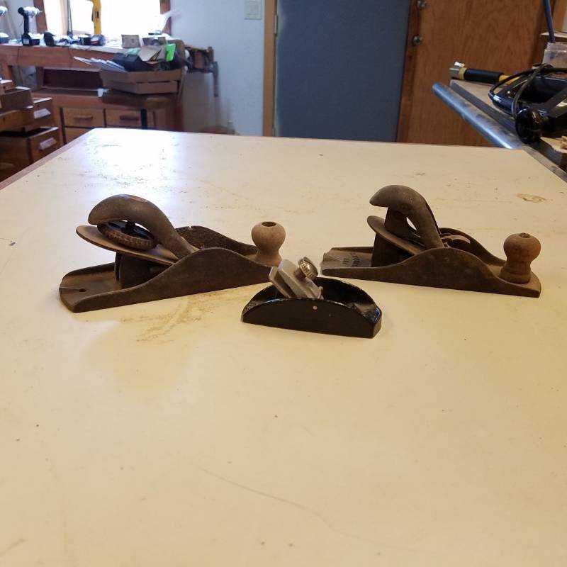 lot 7043 image: 3 small wood planes