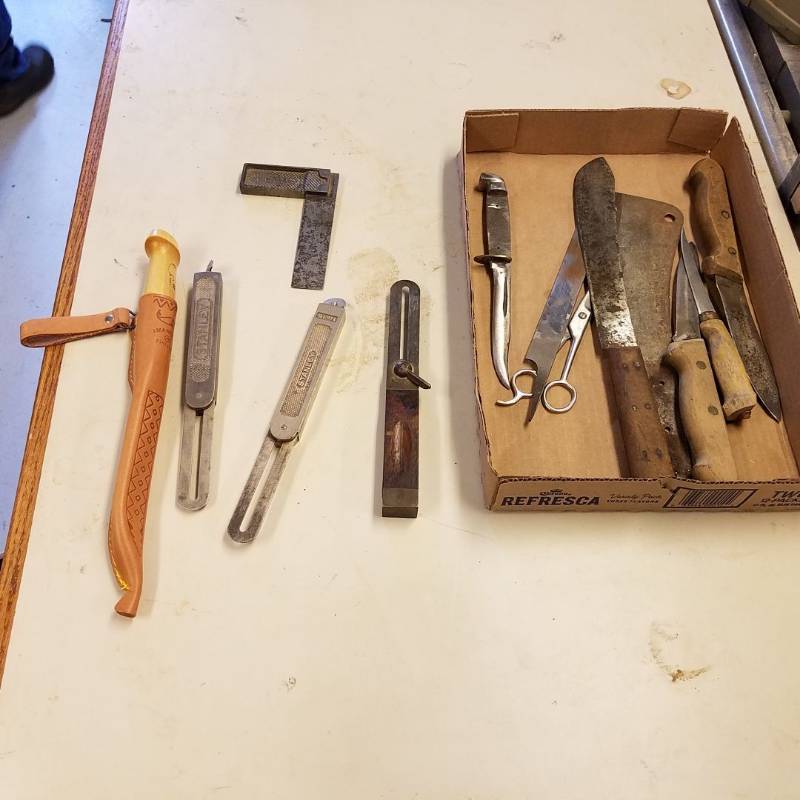 lot 7046 image: fillet knife, squangles, miscellaneous knives