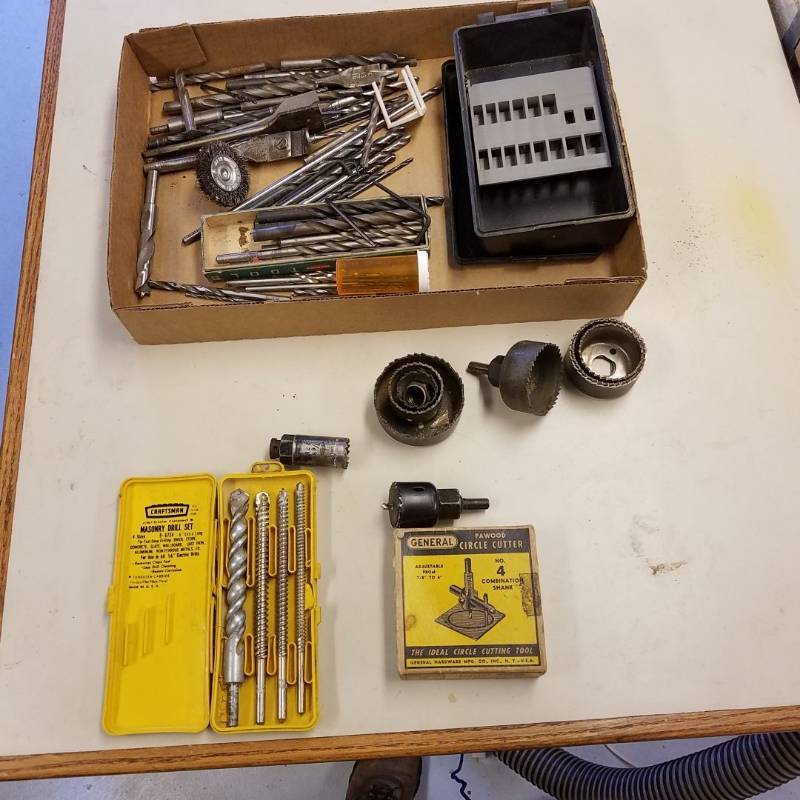 lot 7053 image: hole saws and drill bits