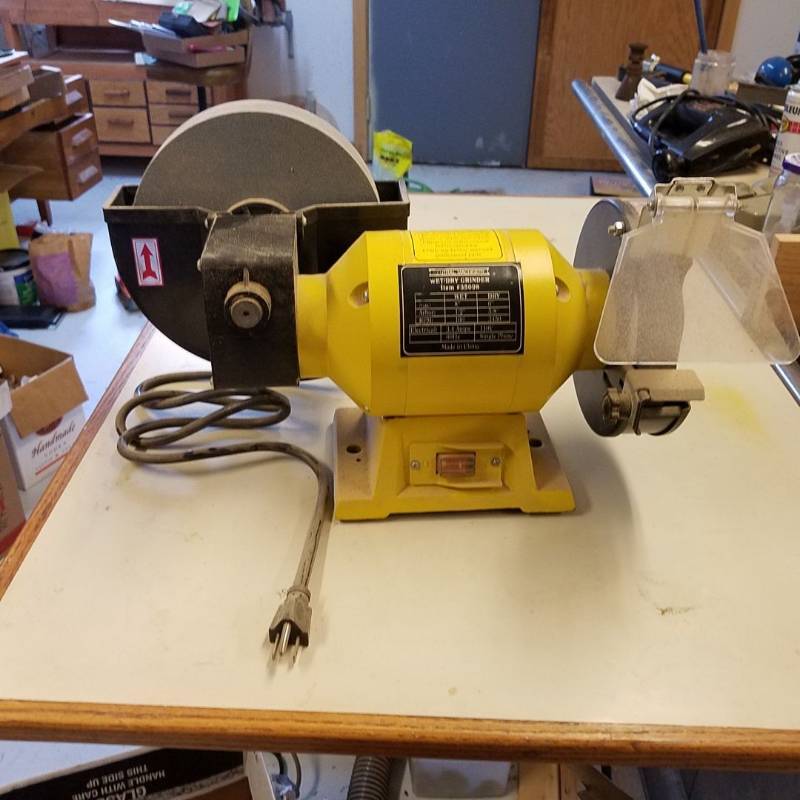 lot 7056 image: Central Machinery wet  dry grinder