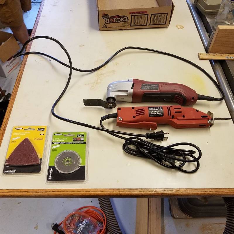 lot 7080 image: Sanders electric body saw and oscillating multifunction power tool with abrasives and blade