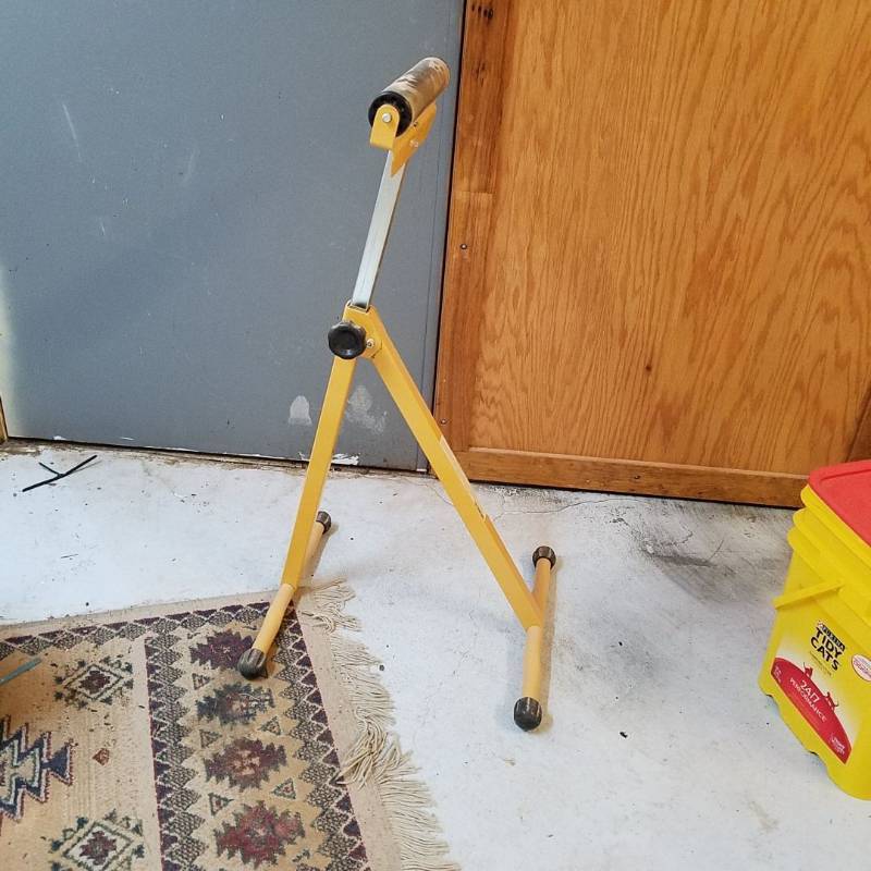 lot 7101 image: roller stand