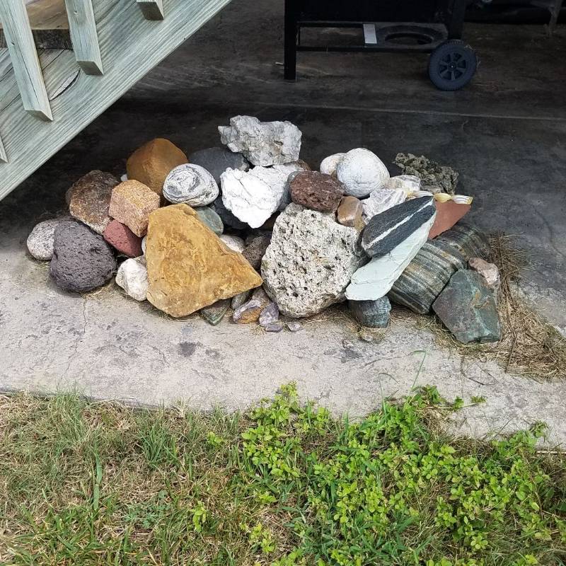 lot 7026 image: assorted rocks