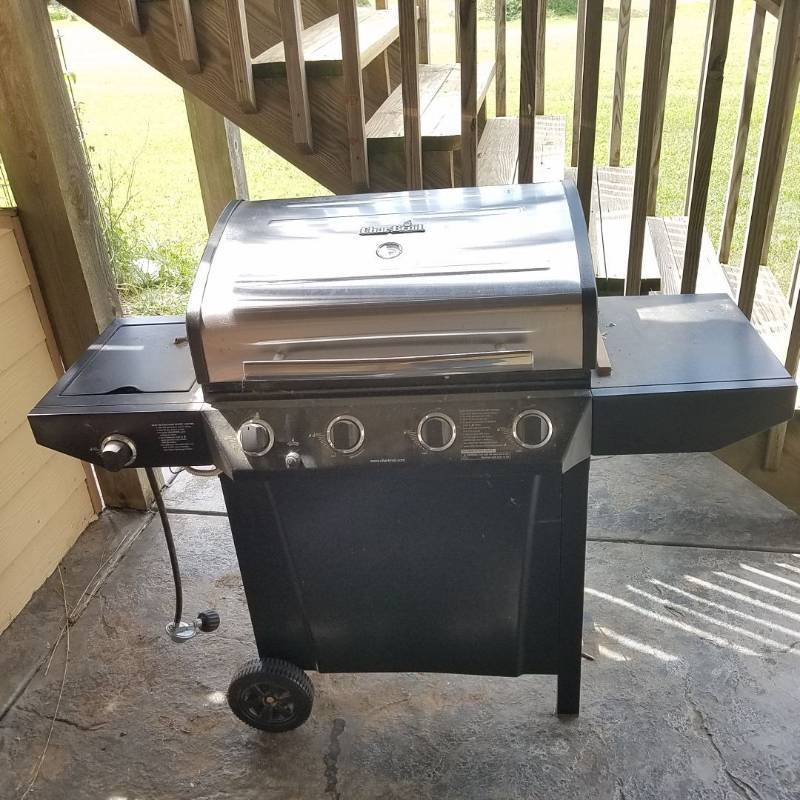 lot 7025 image: Gas Grill