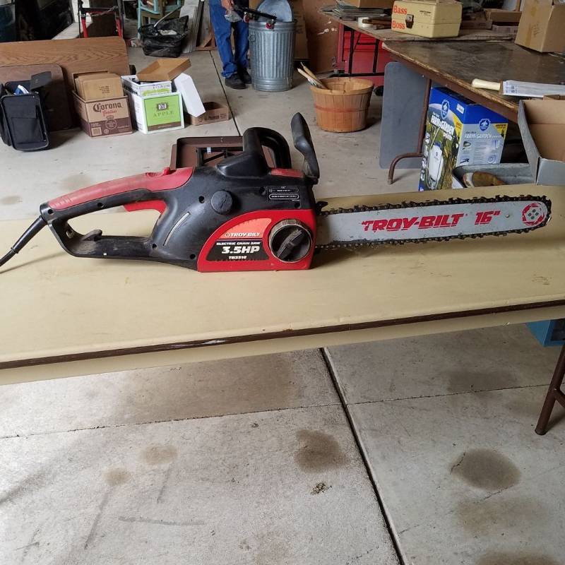 lot 7118 image: Troy-Bilt 16 in electric chainsaw 3.5 HP