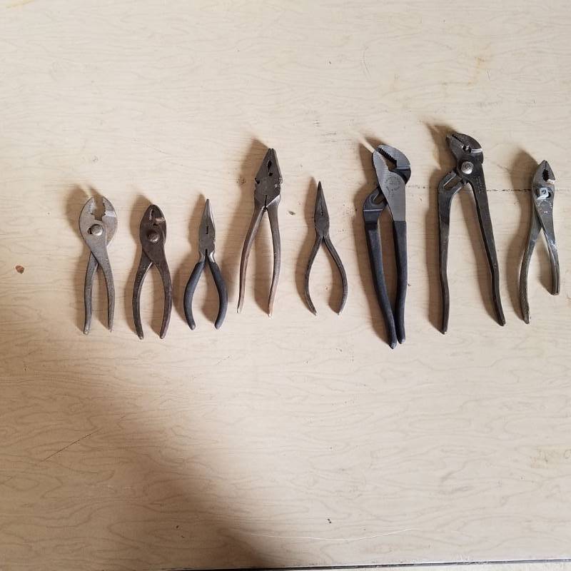 lot 7125 image: assorted pliers