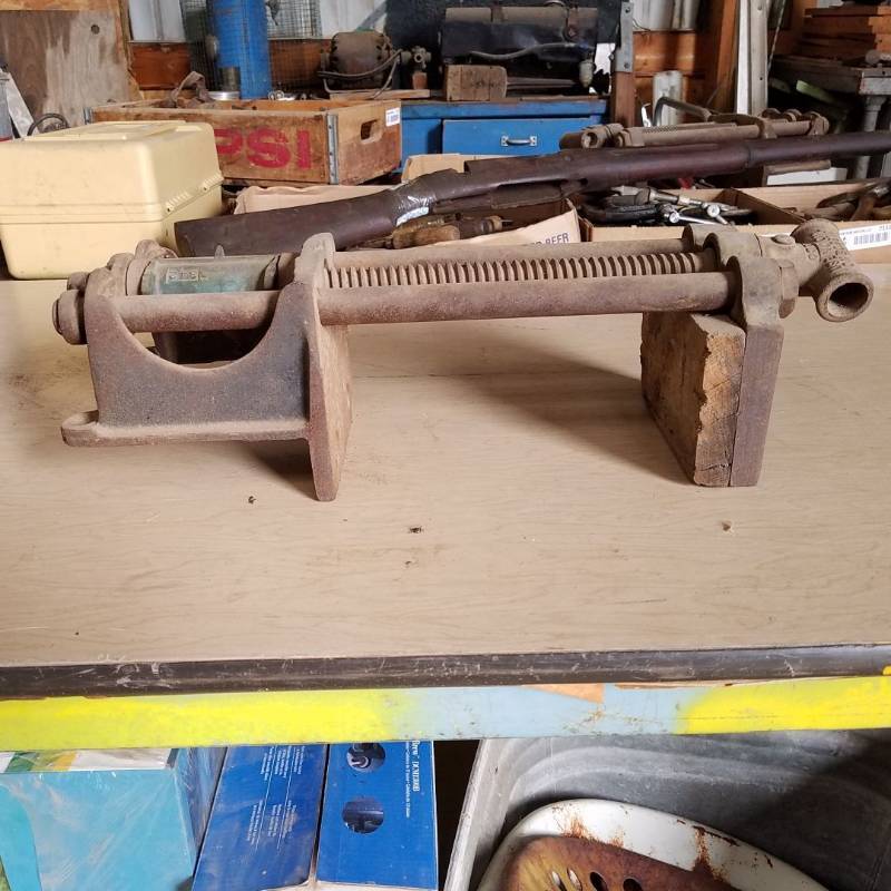lot 7133 image: Woodworkers vise