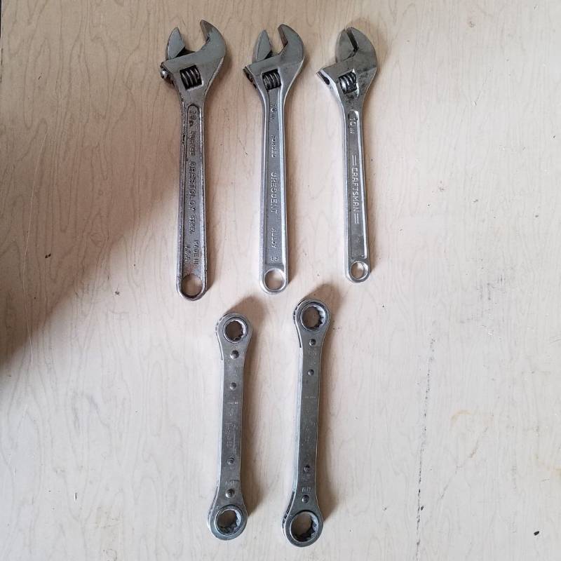 lot 7141 image: 3 - 10 in adjustable wrenches - 2 are Crescent, one is Craftsman and 2 Ratcheting wrenches