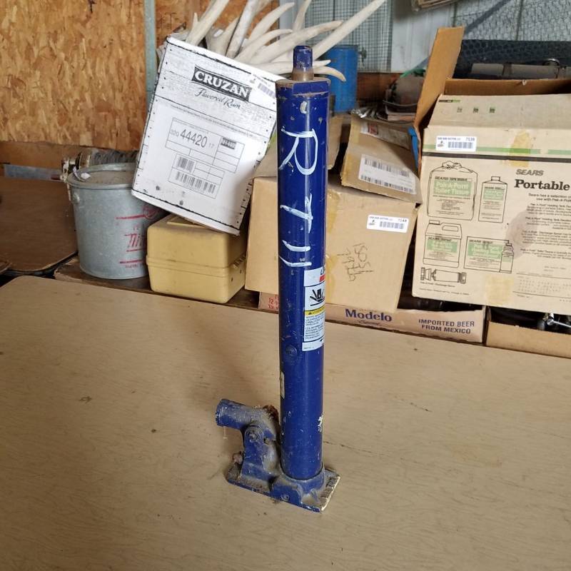 lot 7147 image: hydraulic jack- 1-12 ton