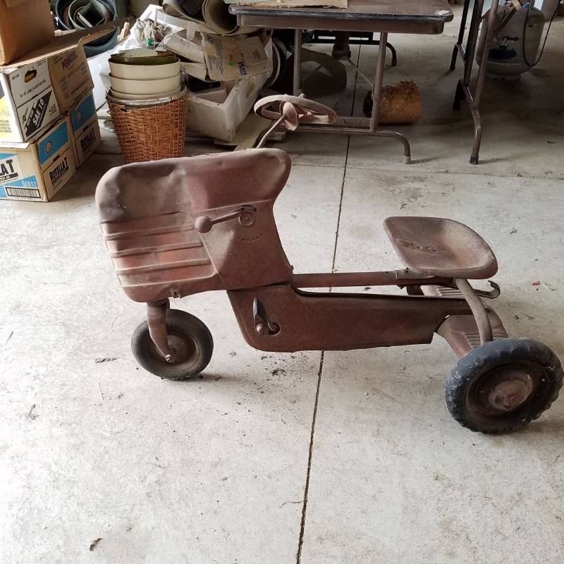 lot 7151 image: pedal tractor