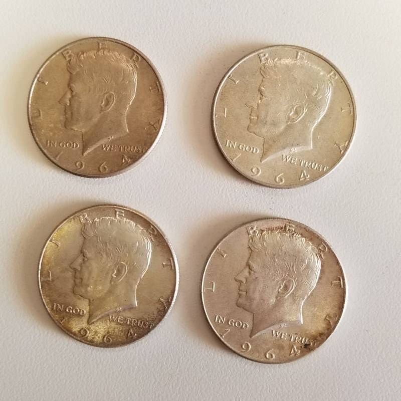 lot 7158 image: 4 - 1964 Kennedy half dollars