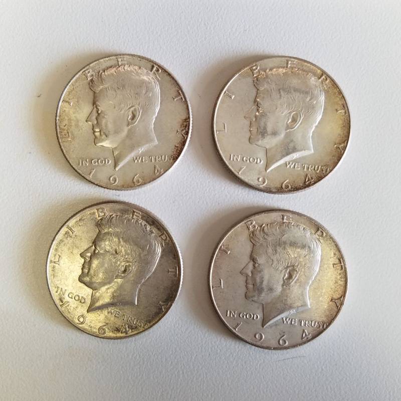 lot 7166 image: 4 - 1964 Kennedy half dollars
