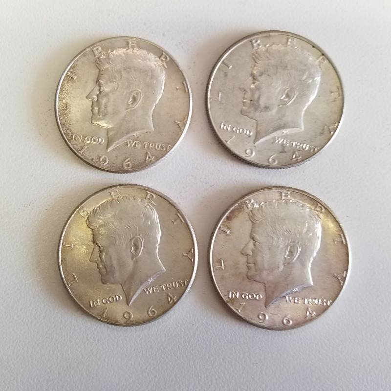 lot 7183 image: 4 - 1964 Kennedy half dollars