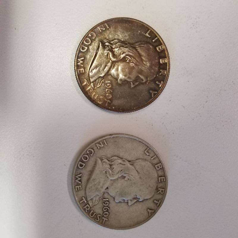 lot 7197 image: 2 Franklin half dollars - 1960-d and 1960