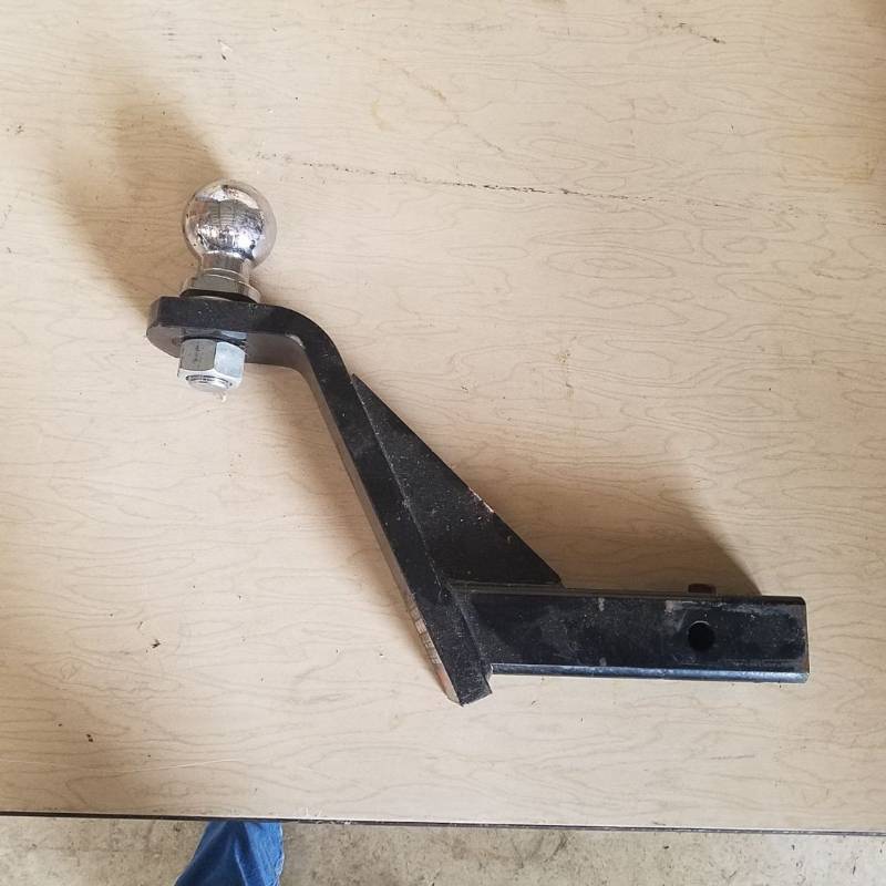 lot 7206 image: Slip in hitch with 2 and 516 in ball