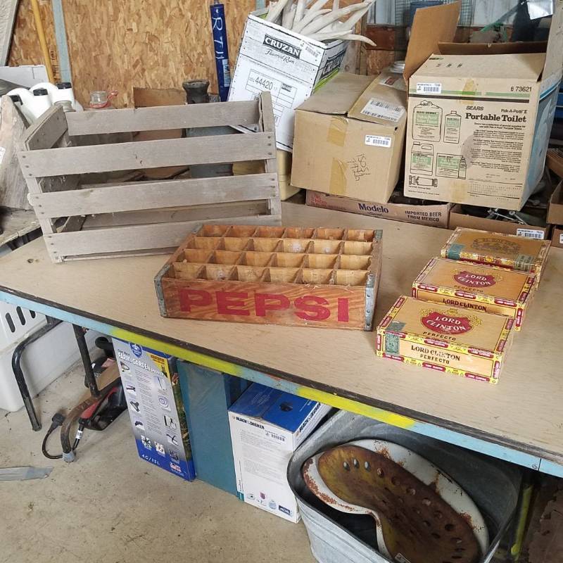 lot 7209 image: 3 Cigar boxes, Pepsi crate and a crate